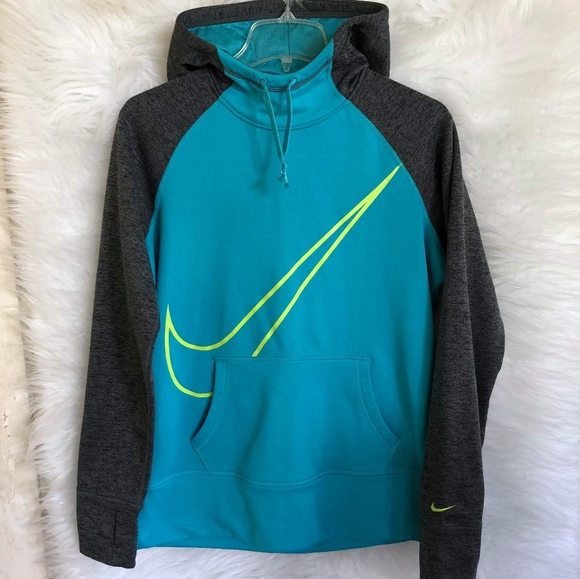 Nike Tops - ✔Nike womens Hoodie✔